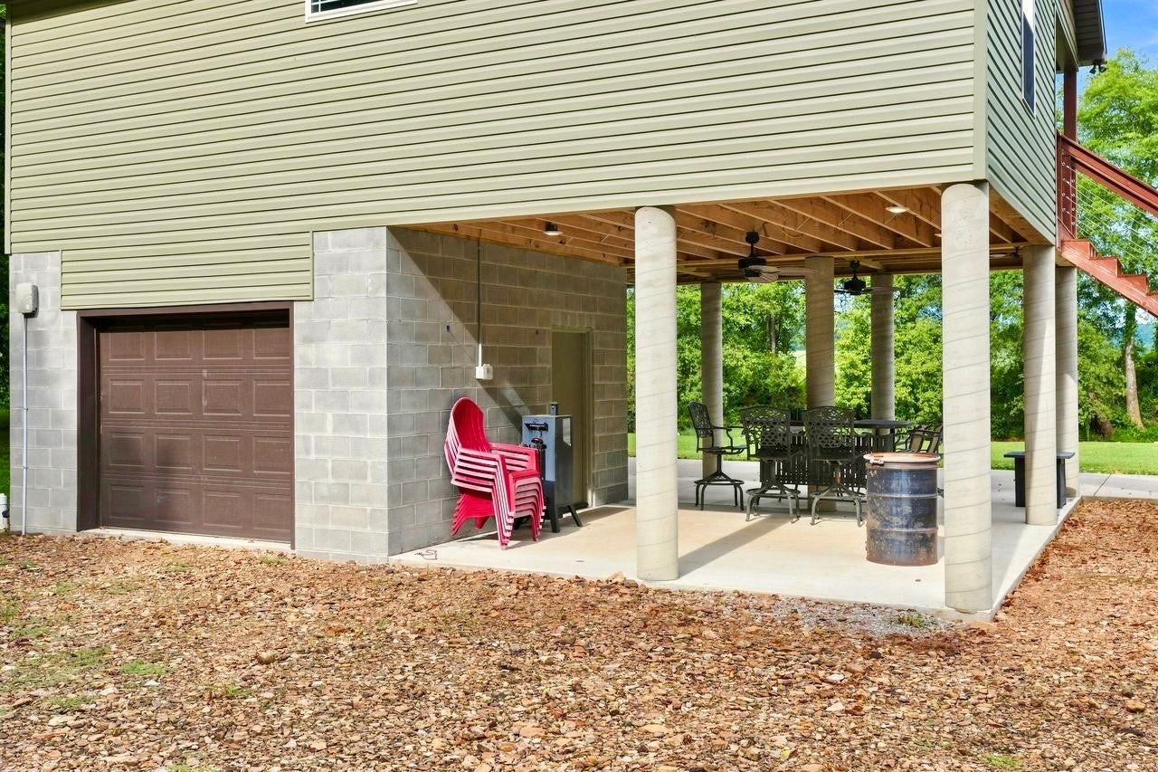 52 Railroad Rd