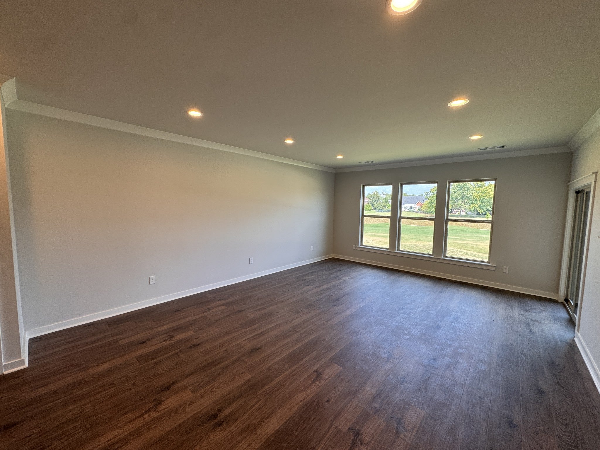 561 W Foxrun