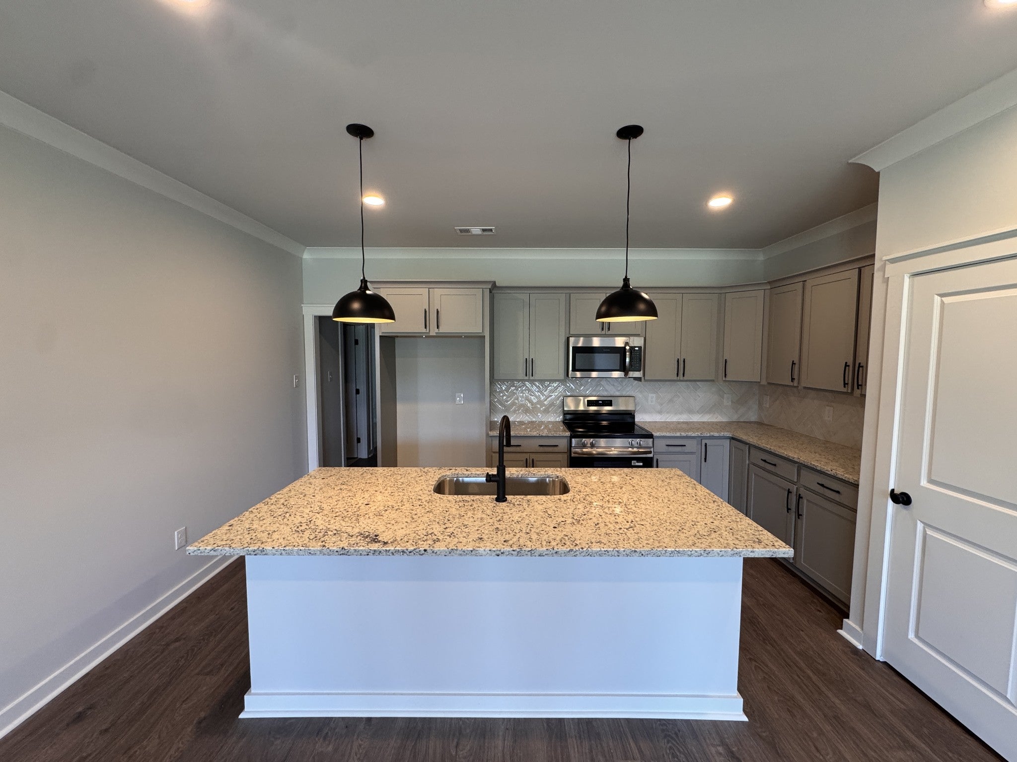 561 W Foxrun
