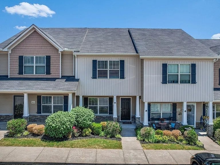 2.0-bed rental at 805 Lower Park Pl