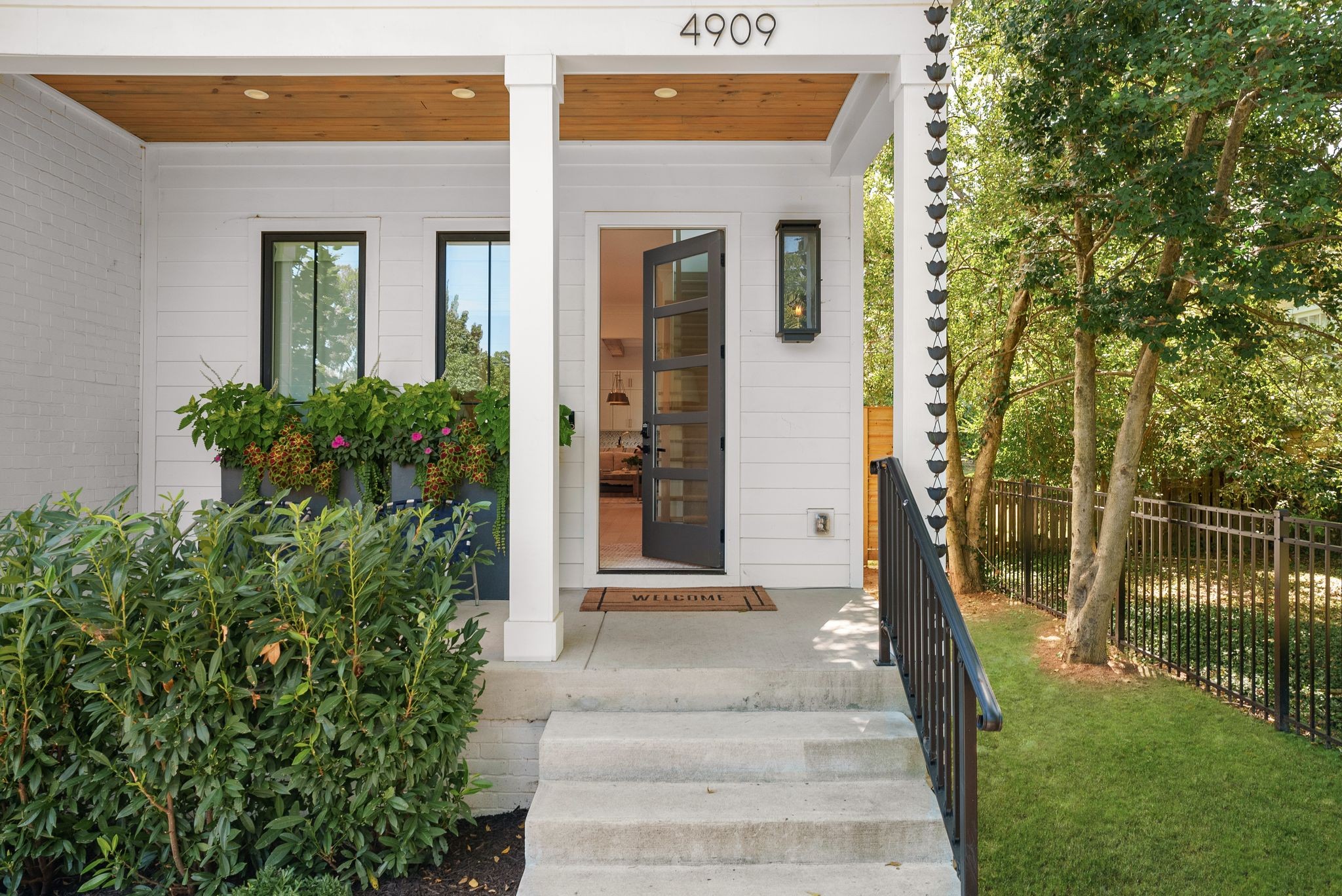 4909 Dakota Ave