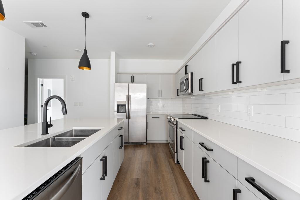 2704 Clifton Ave 203