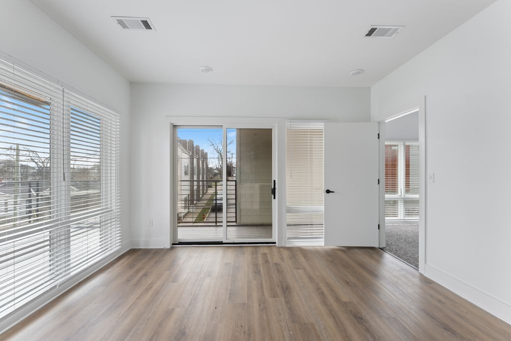 2704 Clifton Ave 203