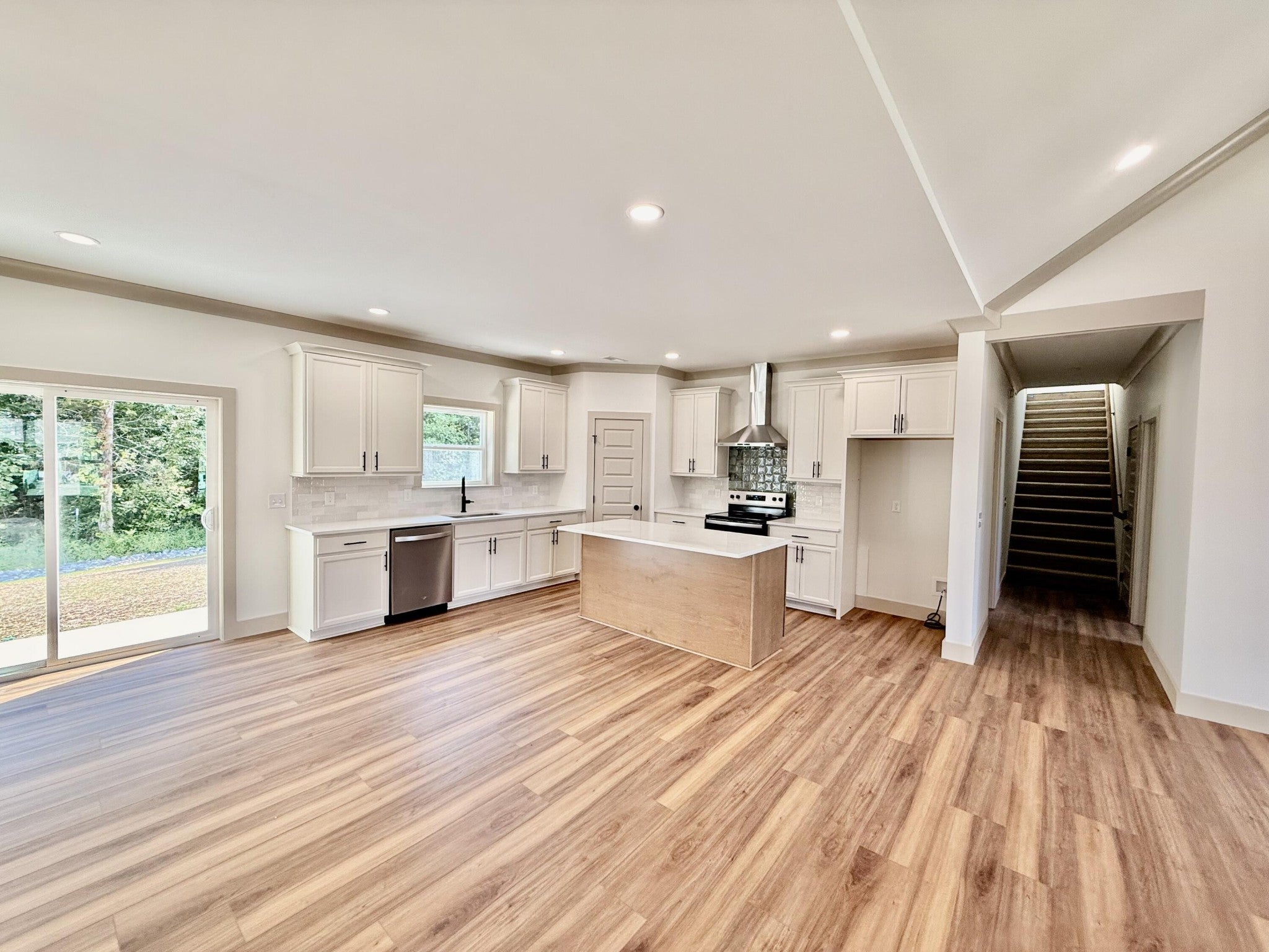 25 Jakes Way NW