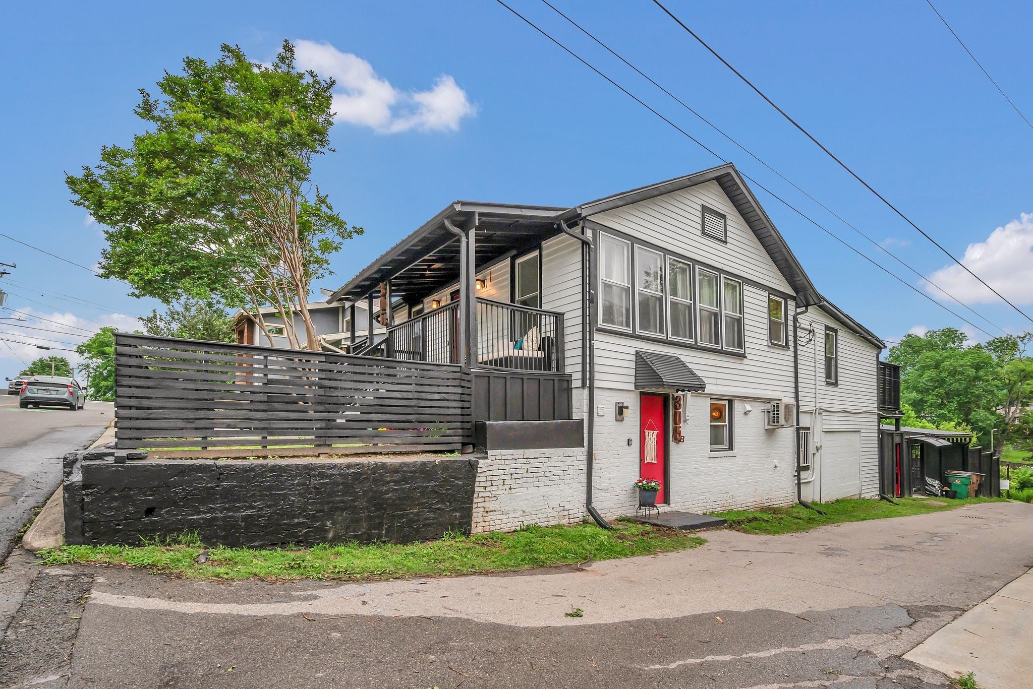 305 S 14th St