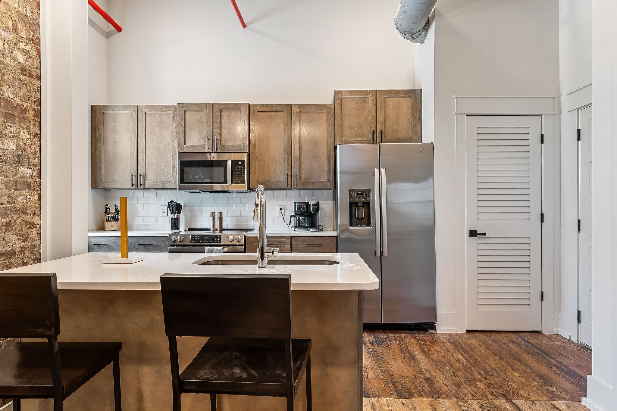 211 W Colville St 402