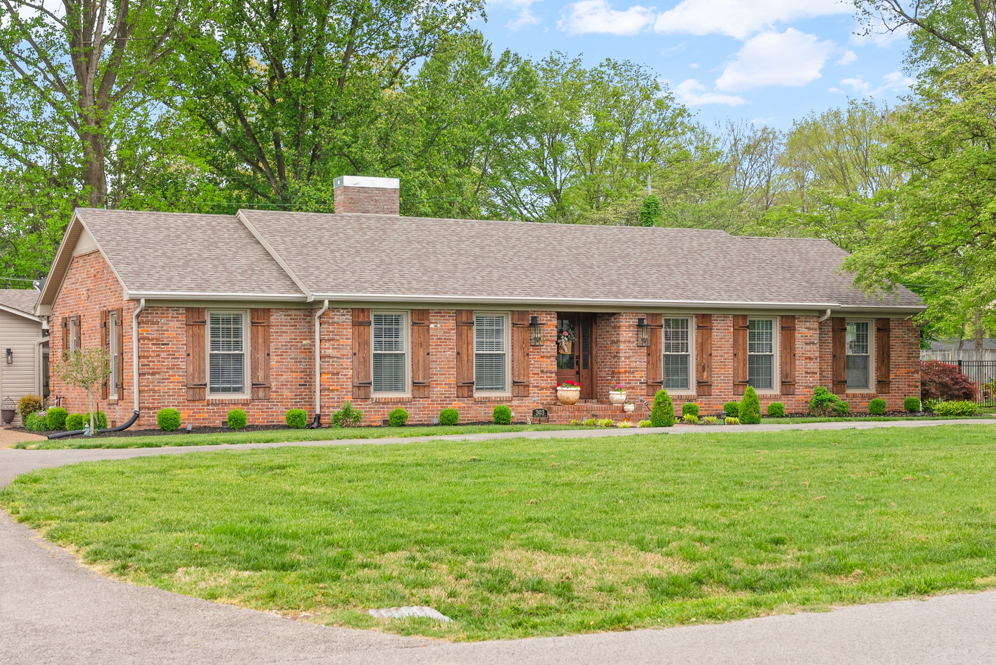 303 Deepwood Dr