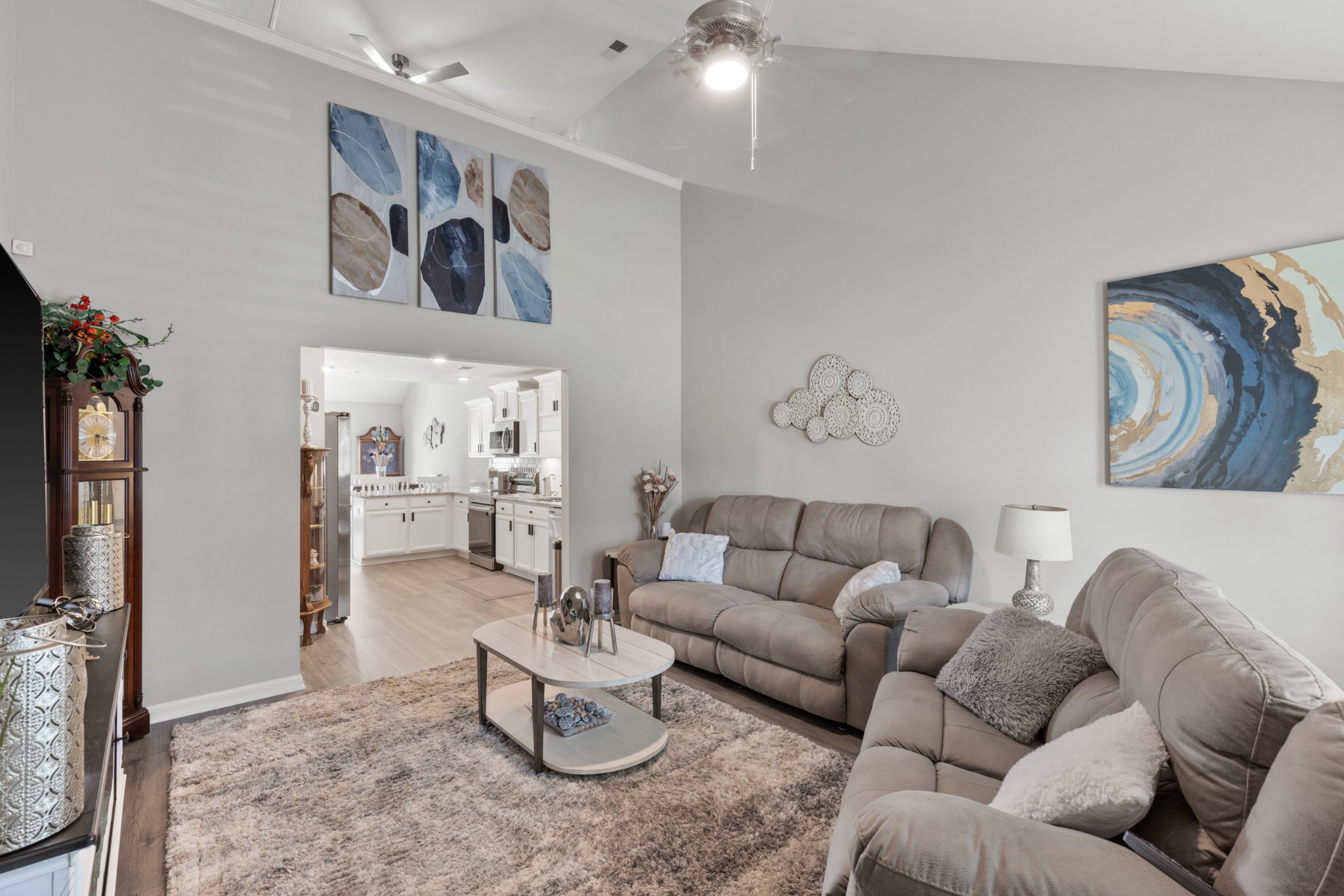 212 Addi St