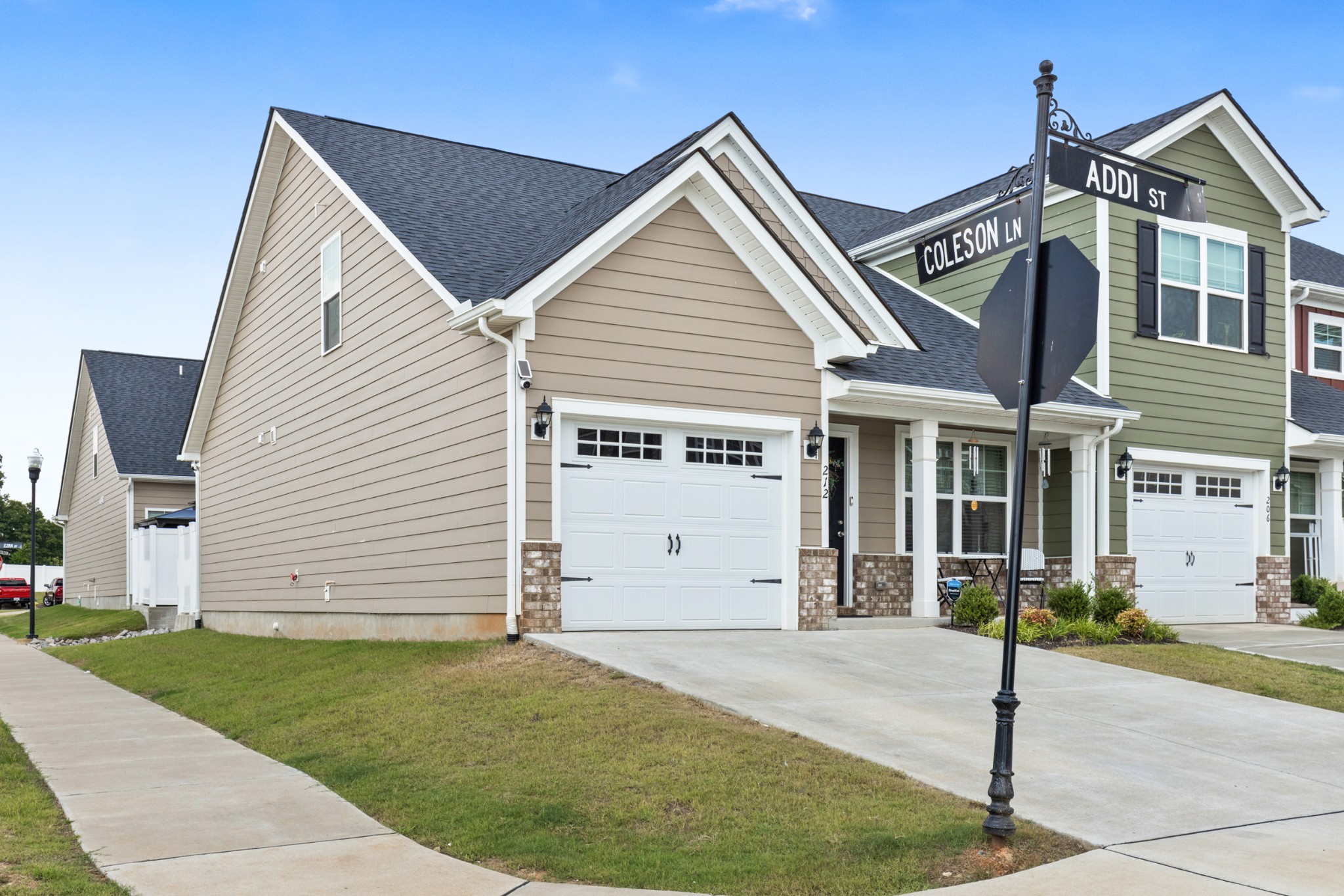 212 Addi St