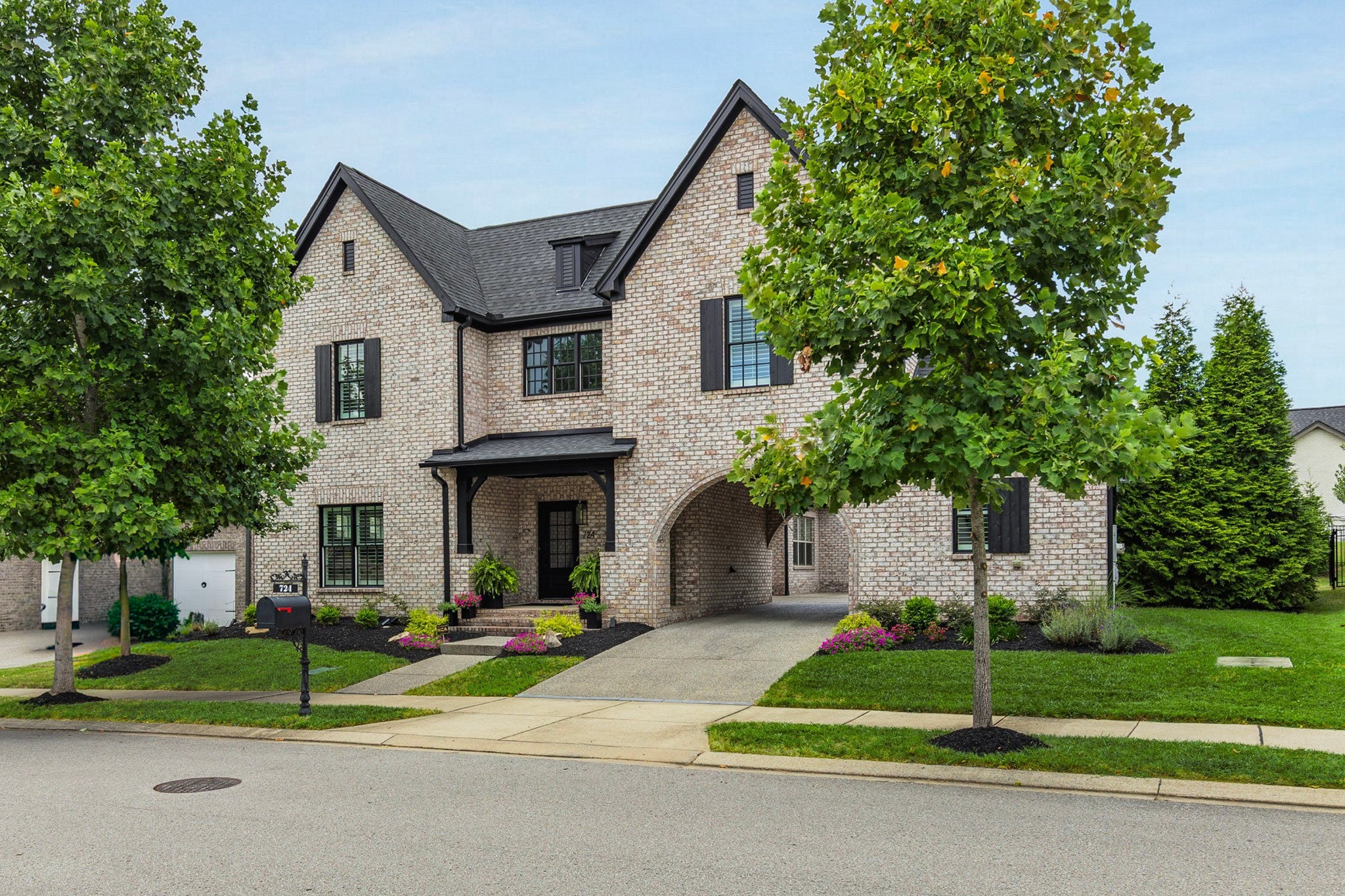 724 Fontwell Ln