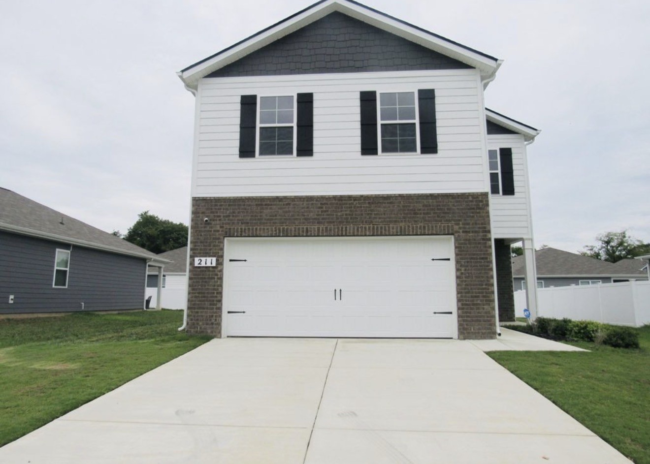 Photo 1 of 15 — 211 River Forest Dr, Chapel Hill, TN 37034