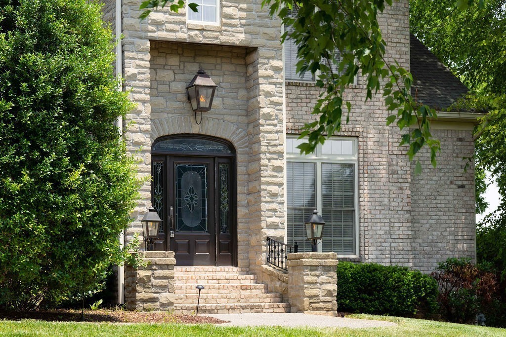 100 Gaston St