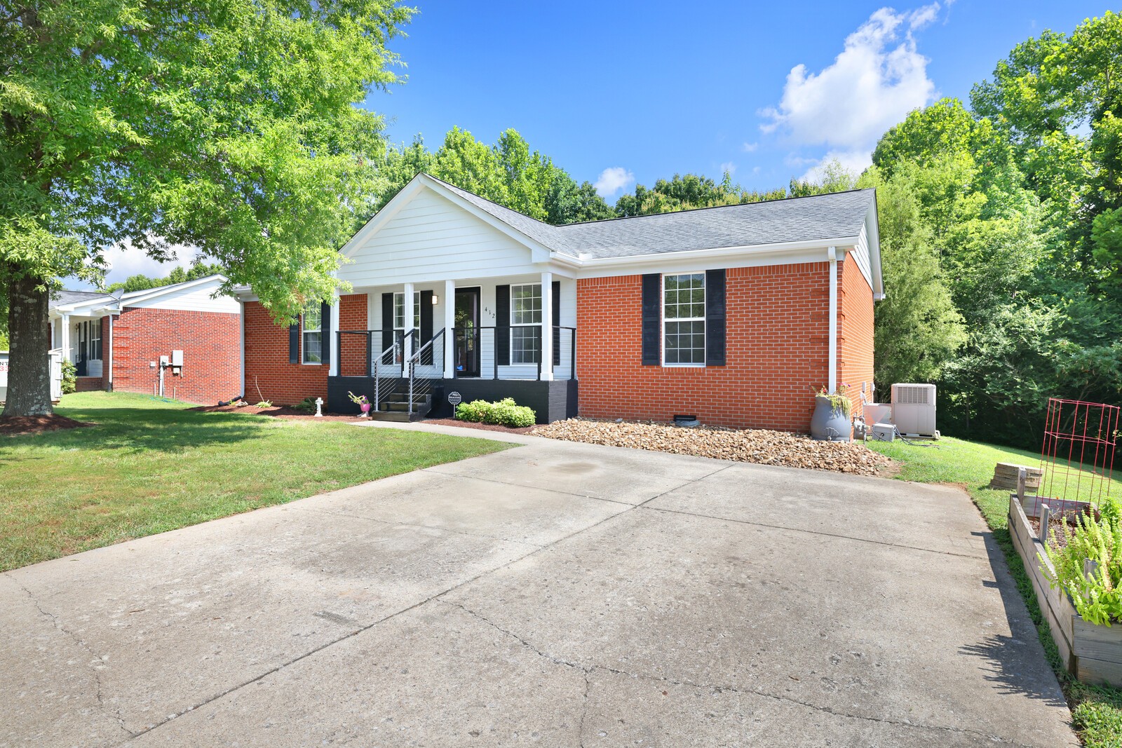 412 Eisenhower Dr