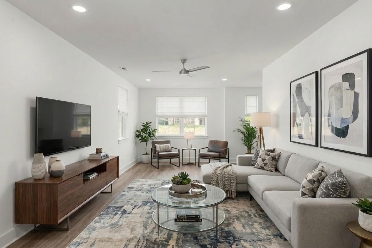 700 N DuPont Ave 105