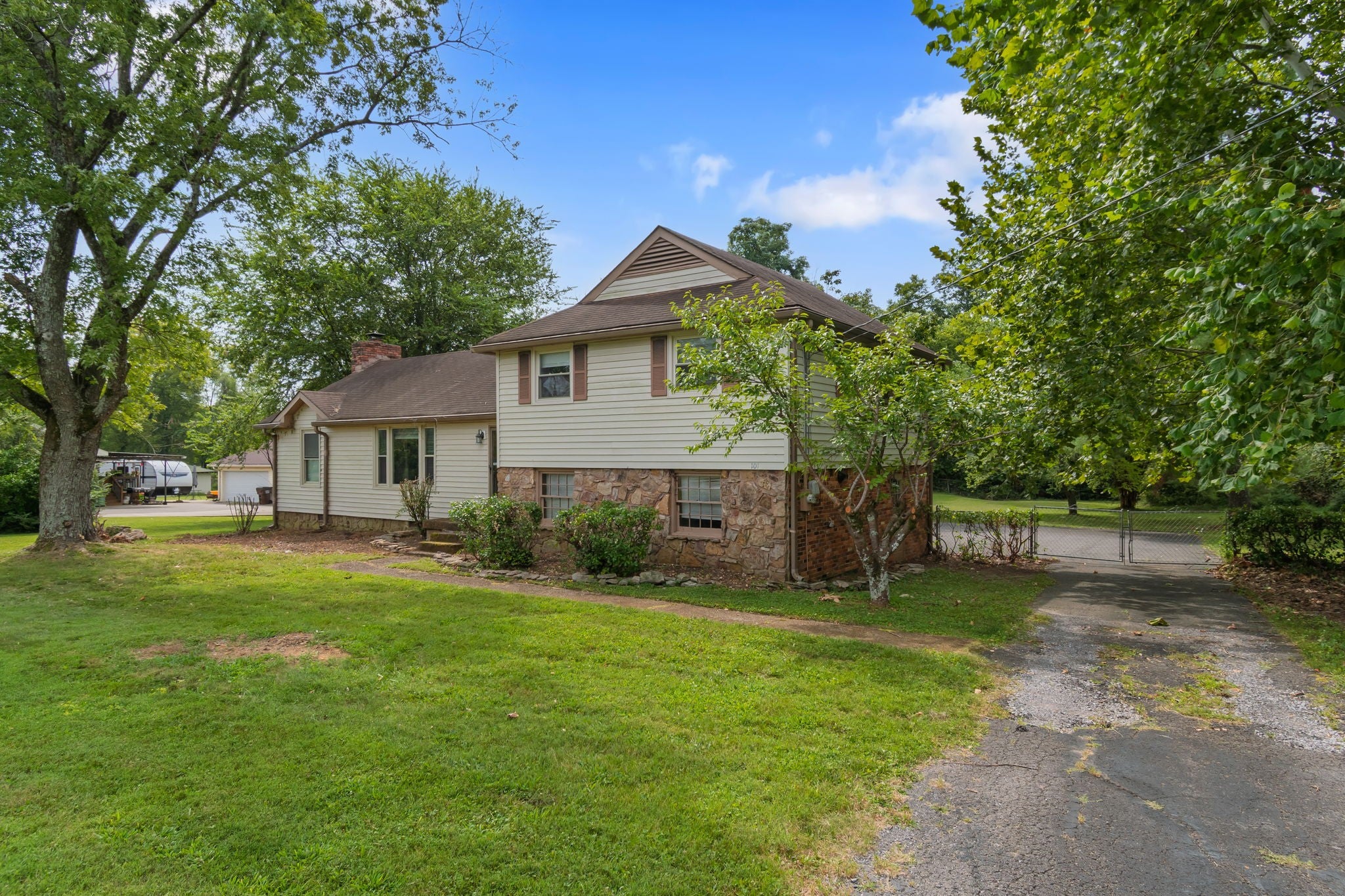 101 Creekwood Dr