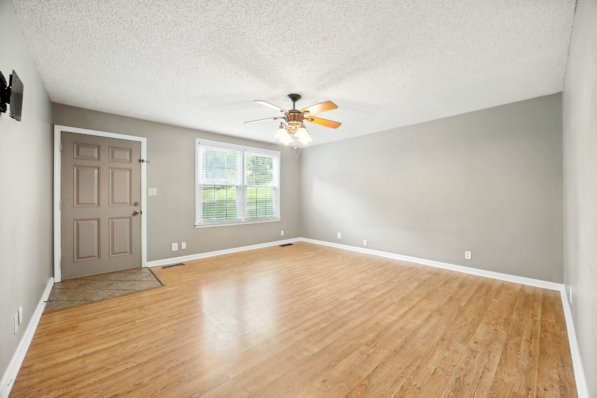 2153 Blakemore Dr