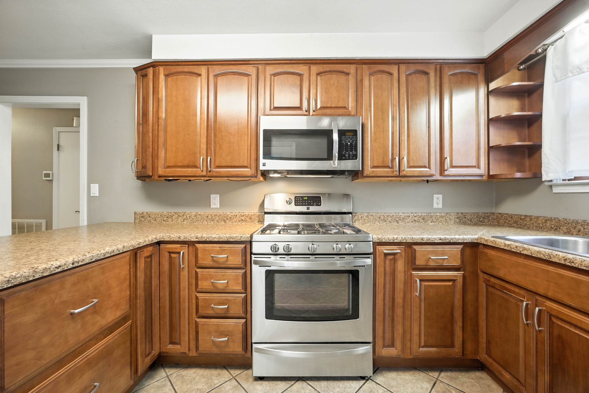 2153 Blakemore Dr