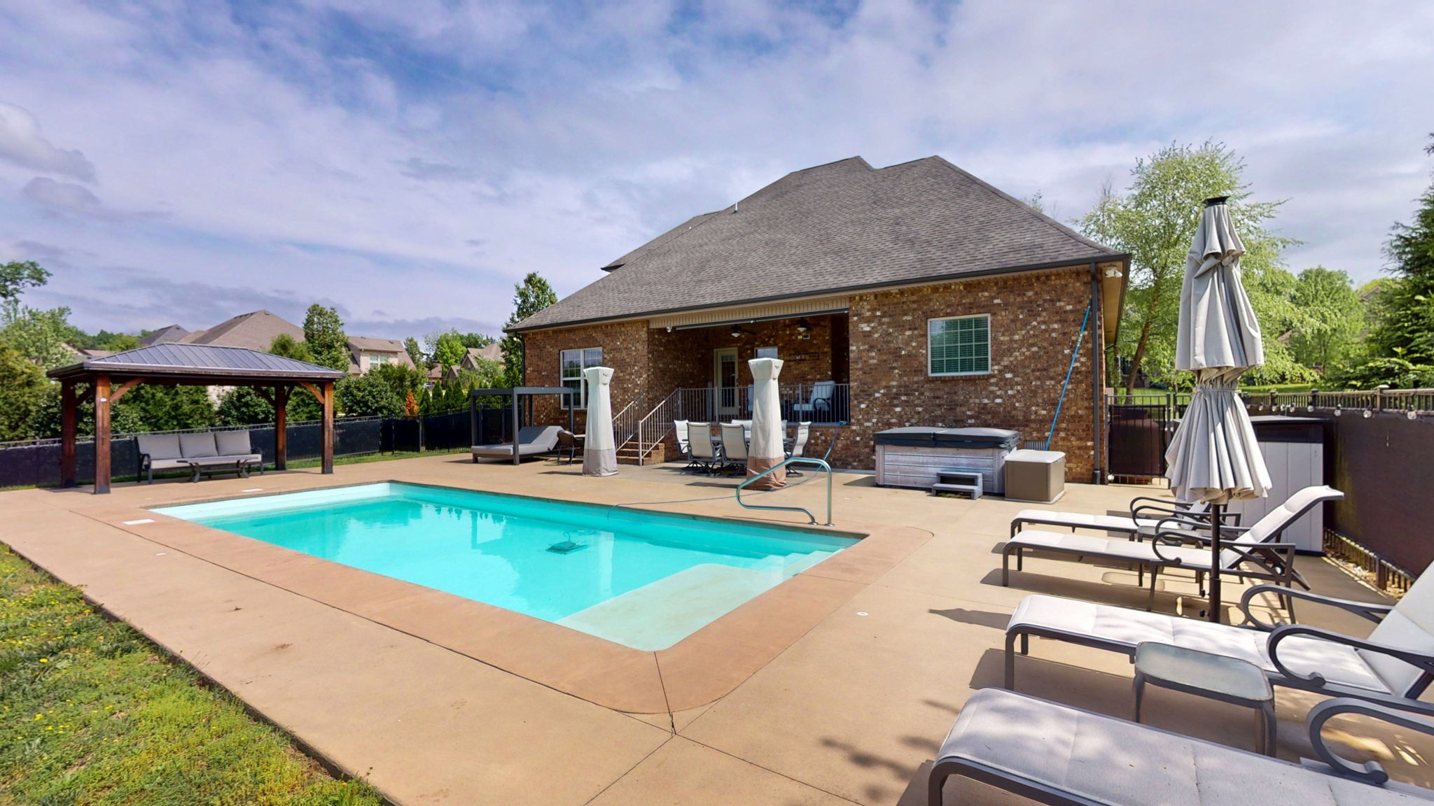 804 Twin View Dr