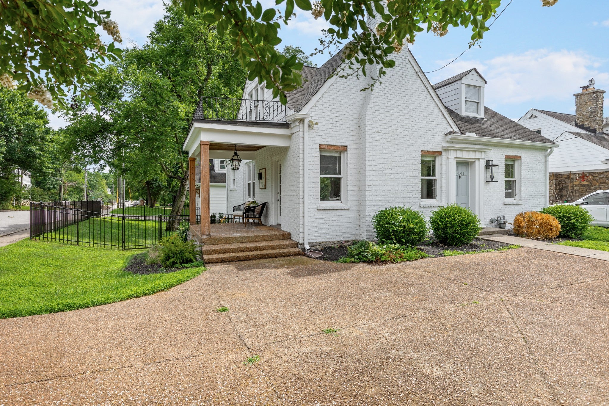 4-bed home for sale in Nashville, TN 37212, 2001 Sweetbriar Ave 2001 Sweetbriar Ave, Nashville TN 37212 4-bed home, photo 2 of 43