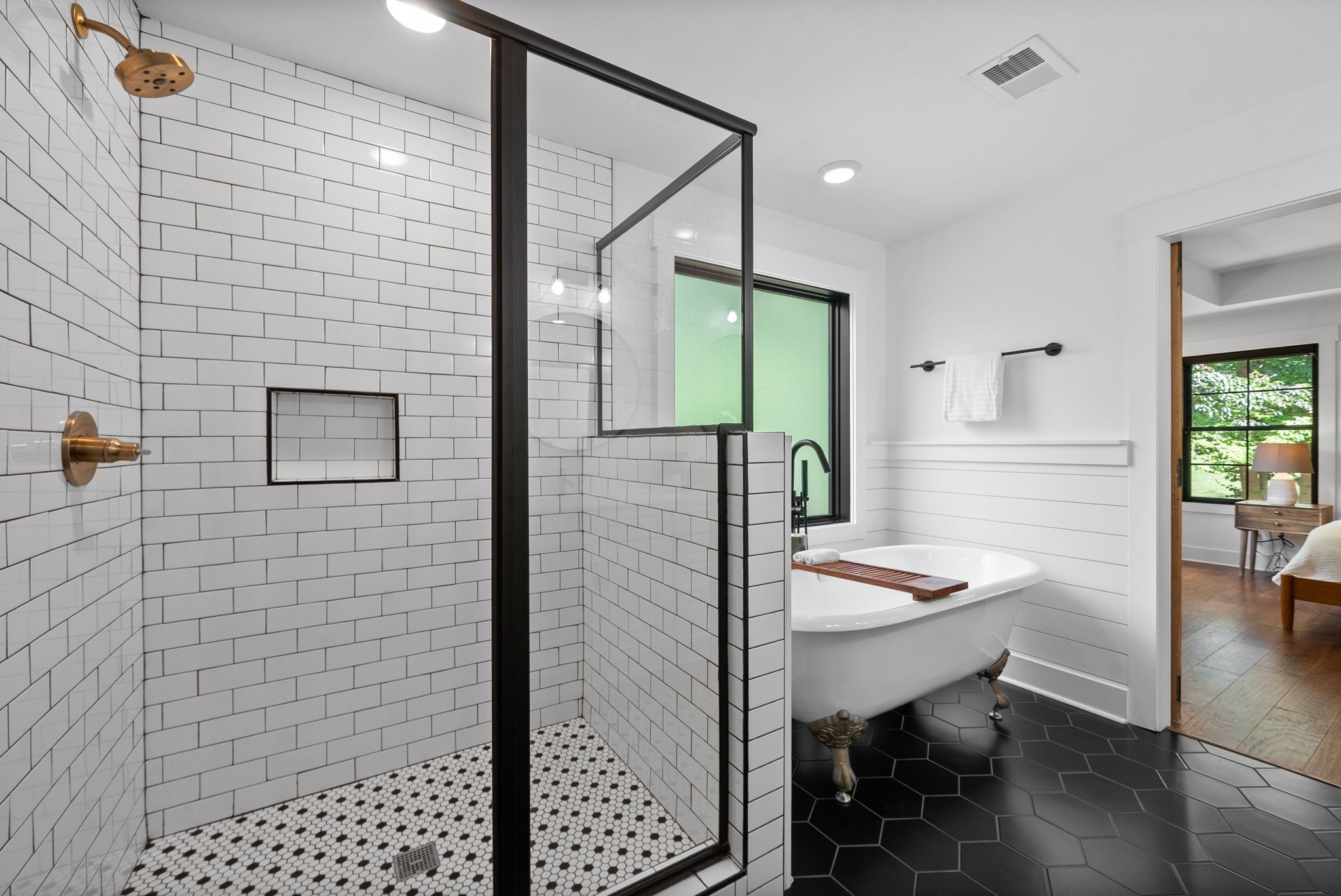 Clarksville, Tennessee 37043, United States, 4 Bedrooms Bedrooms, ,3 BathroomsBathrooms,Residential,Active,196577