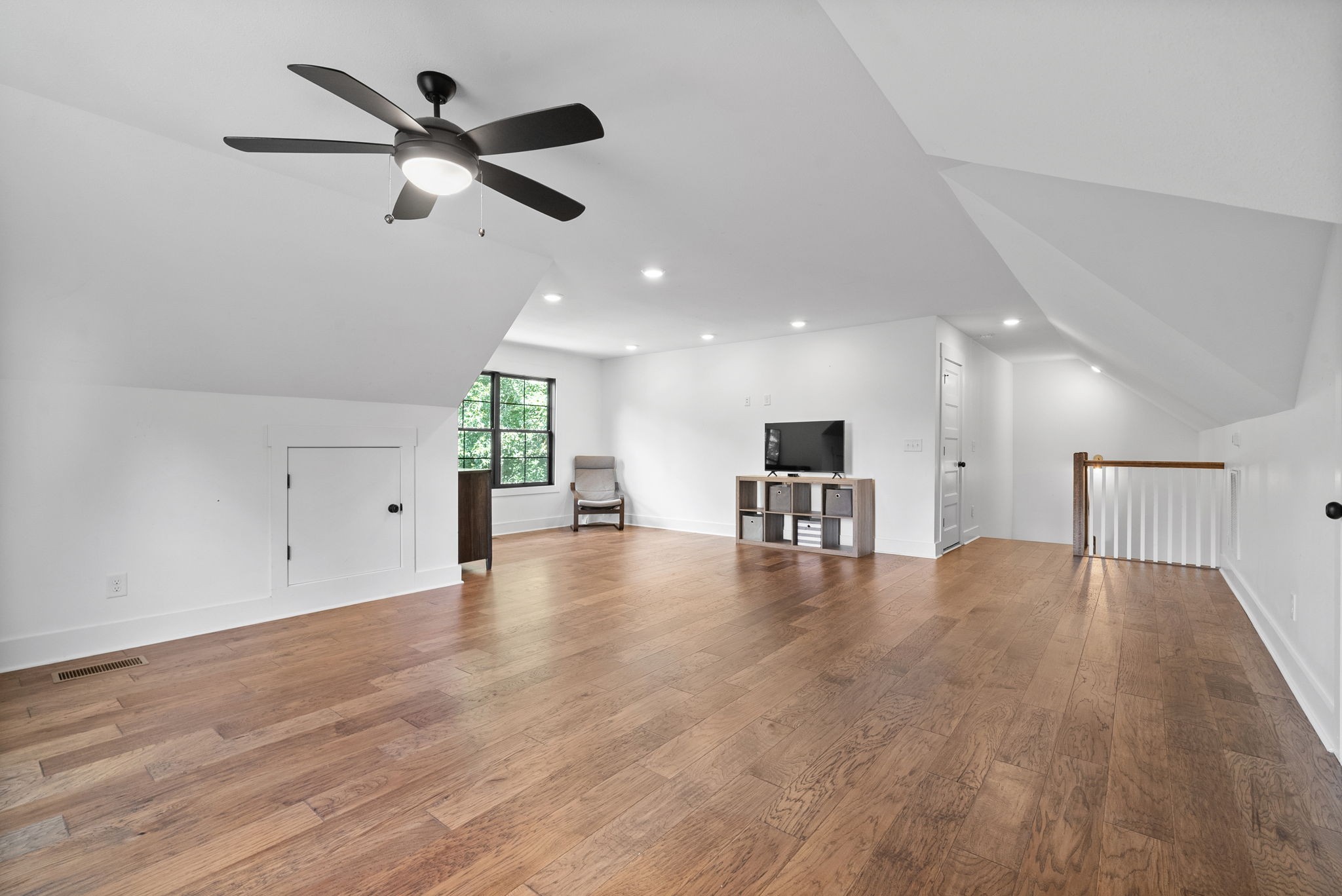 Clarksville, Tennessee 37043, United States, 4 Bedrooms Bedrooms, ,3 BathroomsBathrooms,Residential,Active,196577