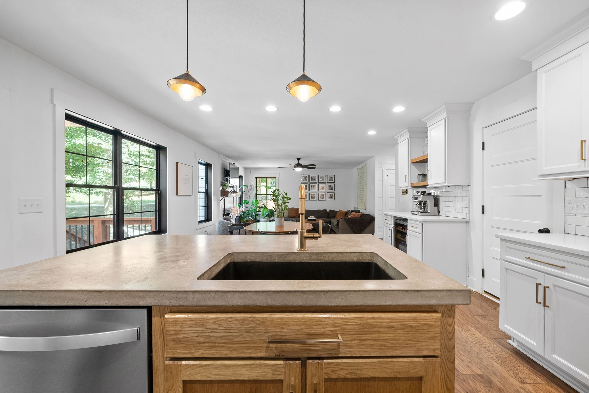 Clarksville, Tennessee 37043, United States, 4 Bedrooms Bedrooms, ,3 BathroomsBathrooms,Residential,Active,196577