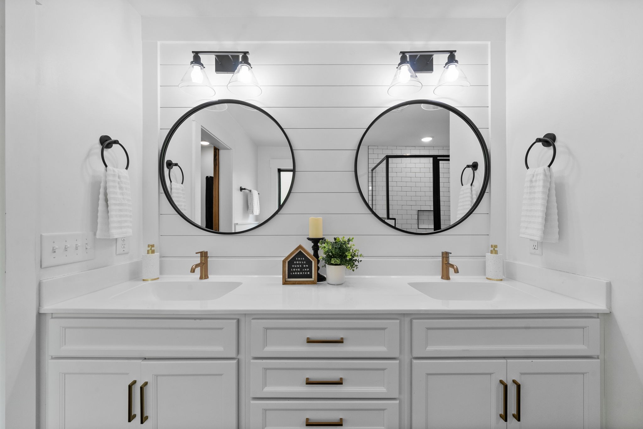 Clarksville, Tennessee 37043, United States, 4 Bedrooms Bedrooms, ,3 BathroomsBathrooms,Residential,Active,196577