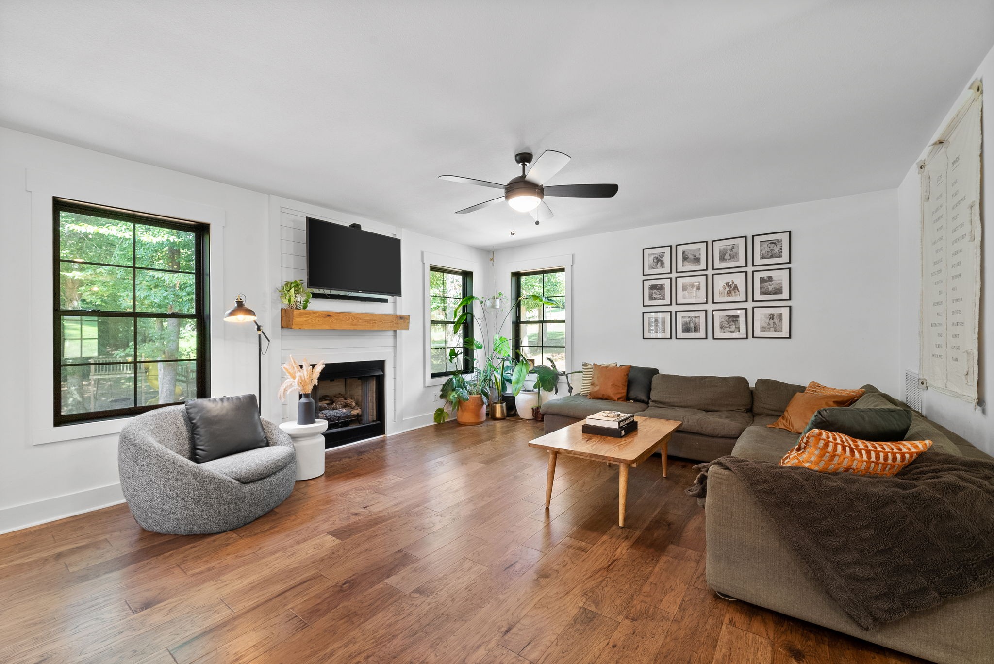 Clarksville, Tennessee 37043, United States, 4 Bedrooms Bedrooms, ,3 BathroomsBathrooms,Residential,Active,196577