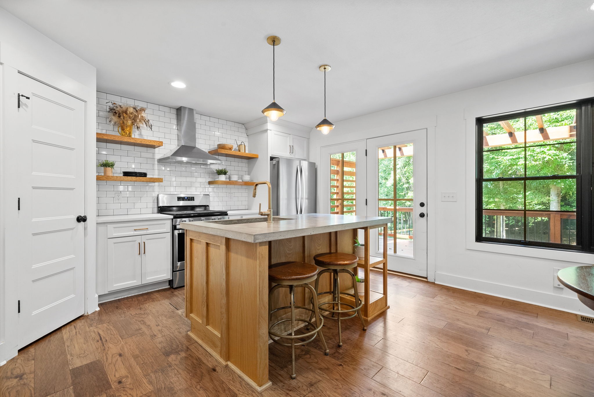 Clarksville, Tennessee 37043, United States, 4 Bedrooms Bedrooms, ,3 BathroomsBathrooms,Residential,Active,196577