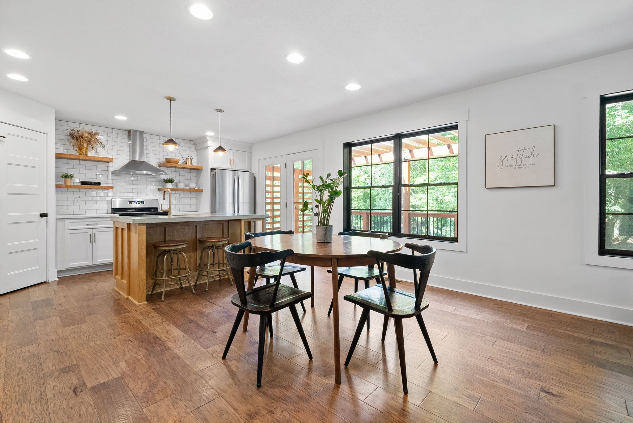 Clarksville, Tennessee 37043, United States, 4 Bedrooms Bedrooms, ,3 BathroomsBathrooms,Residential,Active,196577