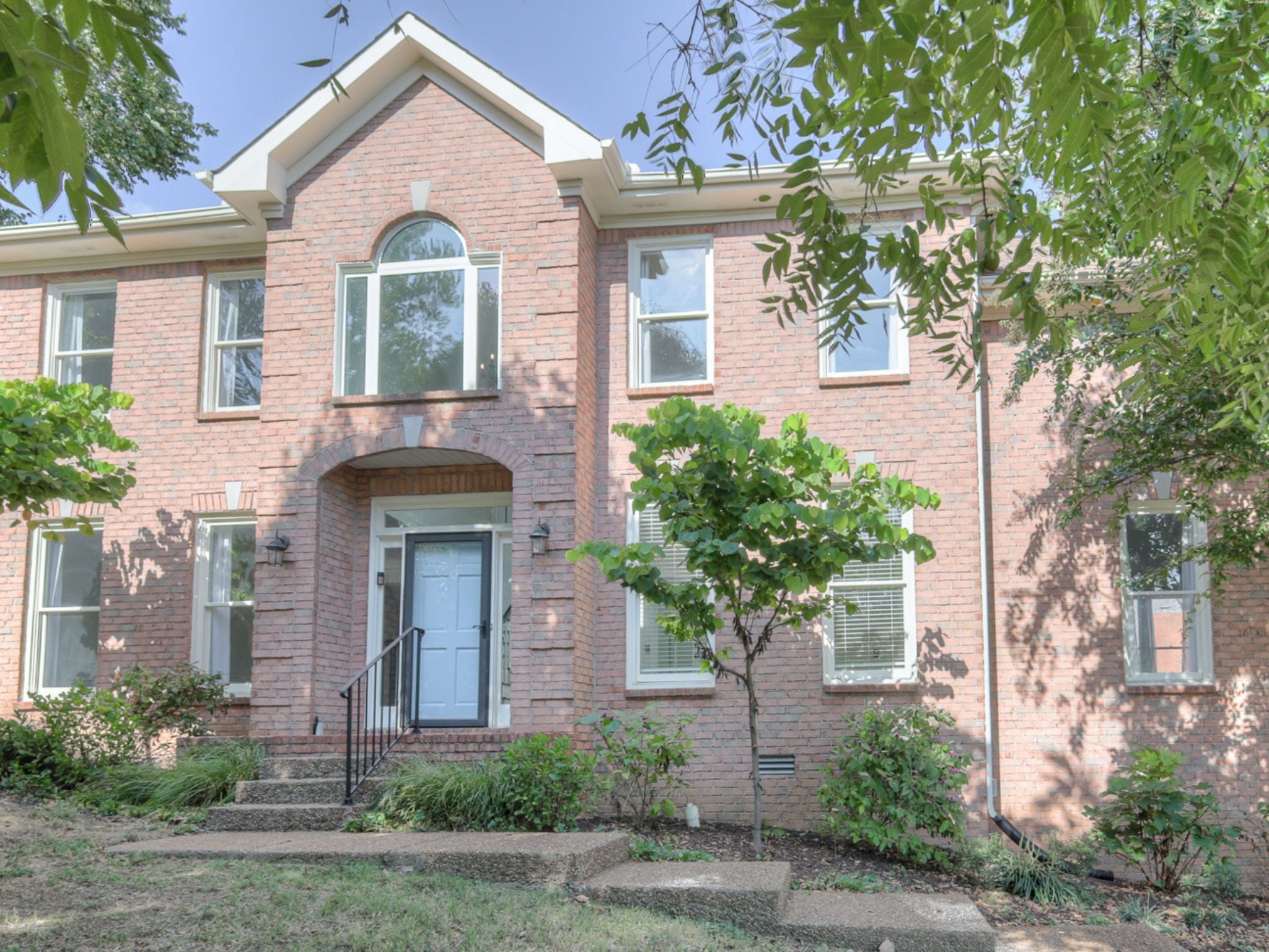 4-bed listing at 412 Arlington Pl, Nashville