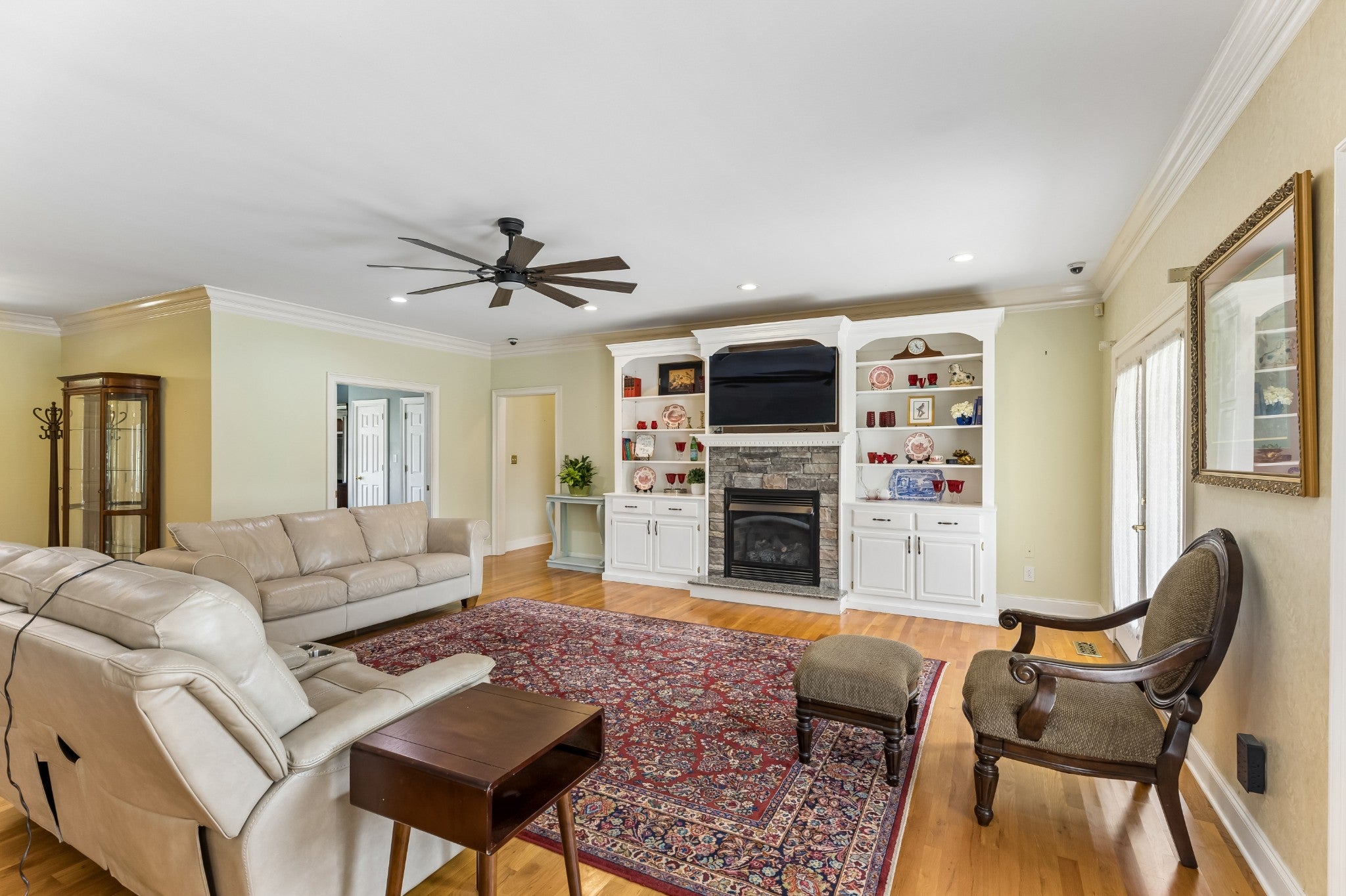23 Cardinal Ct W
