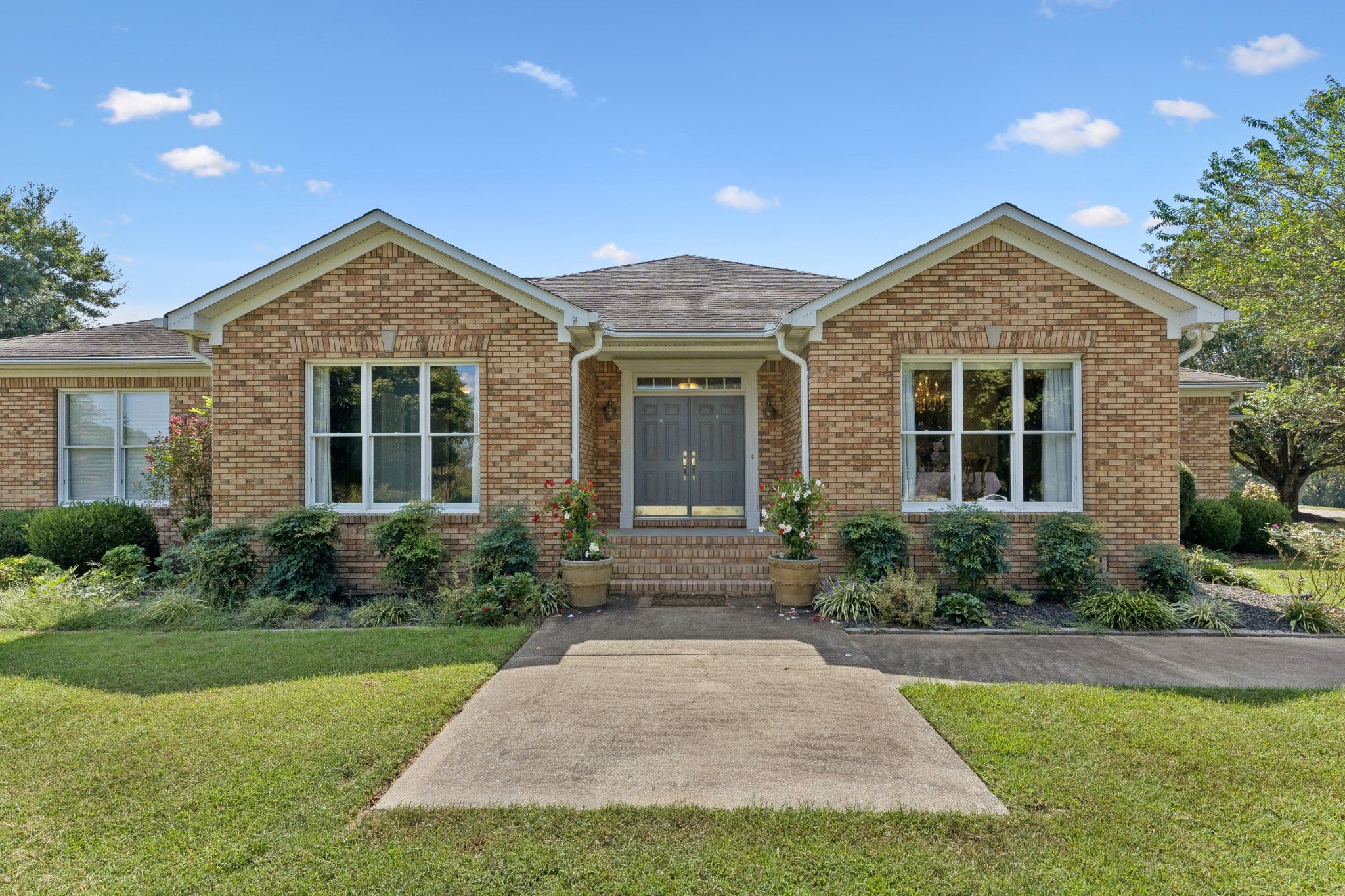 23 Cardinal Ct W