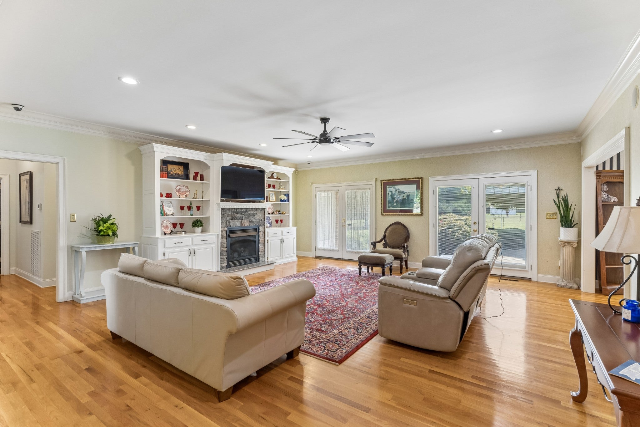 23 Cardinal Ct W