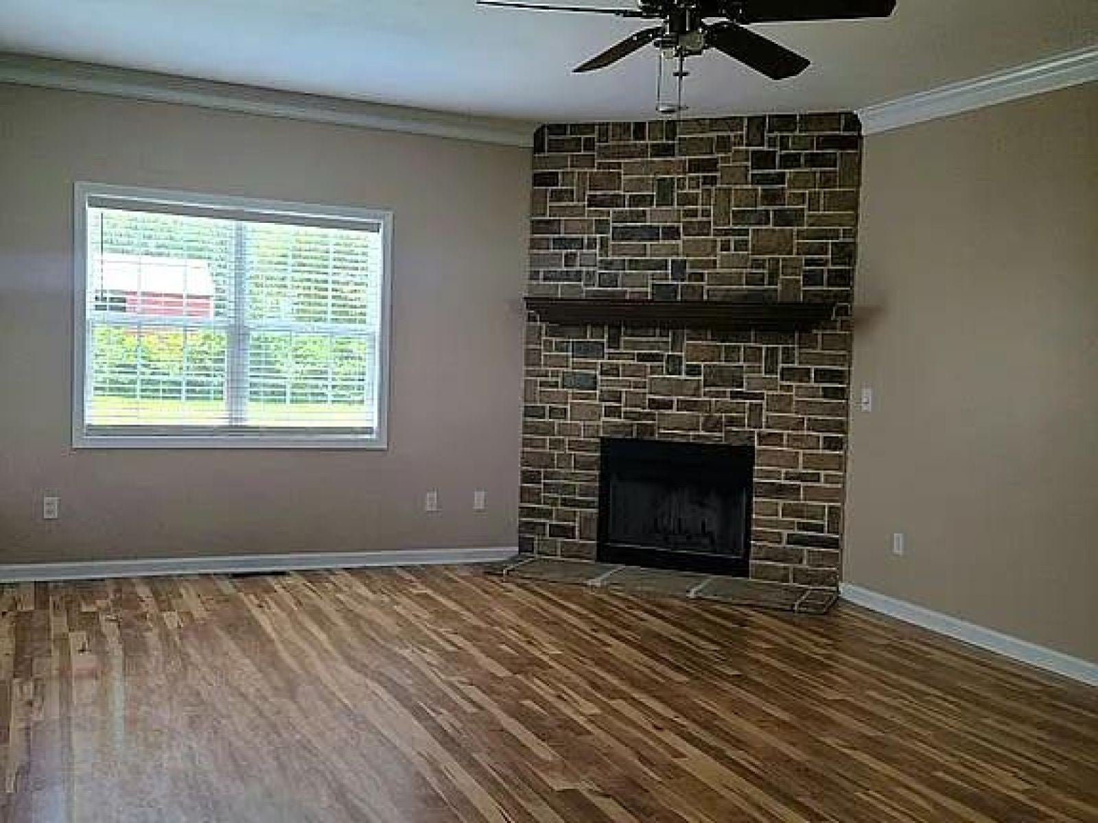 1324 Mockingbird Ln