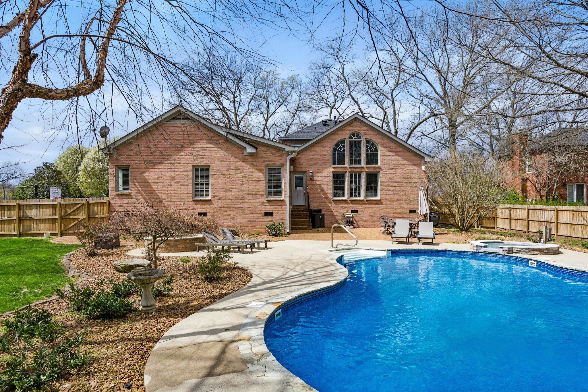 1267 Ascot Ln