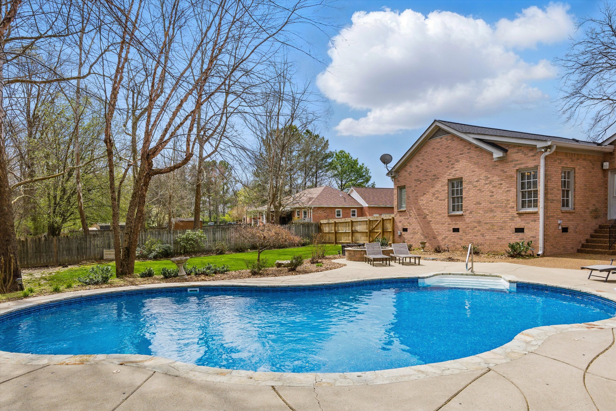 1267 Ascot Ln