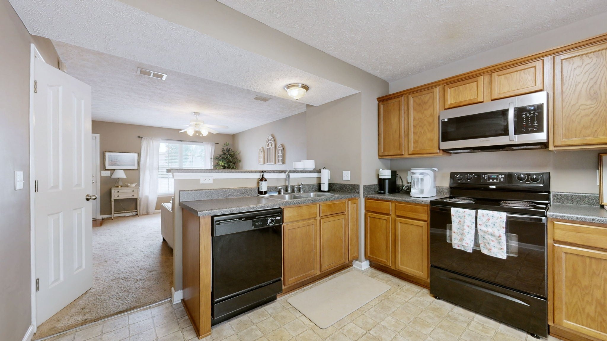 1313 Amsterdam Ct