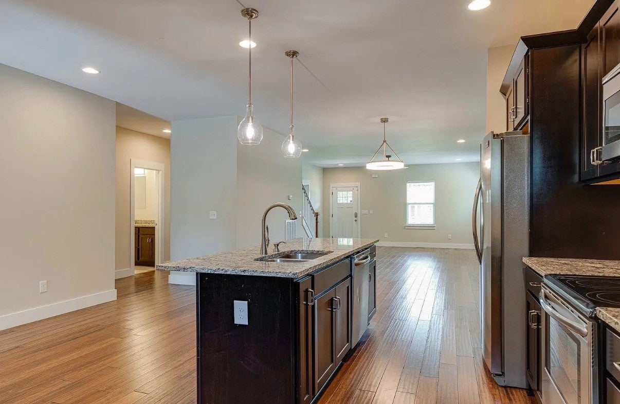 5-bed home for sale in Nashville, TN 37208, 1715 21st Ave N 1715 21st Ave N, Nashville TN 37208 5-bed home, photo 3 of 5