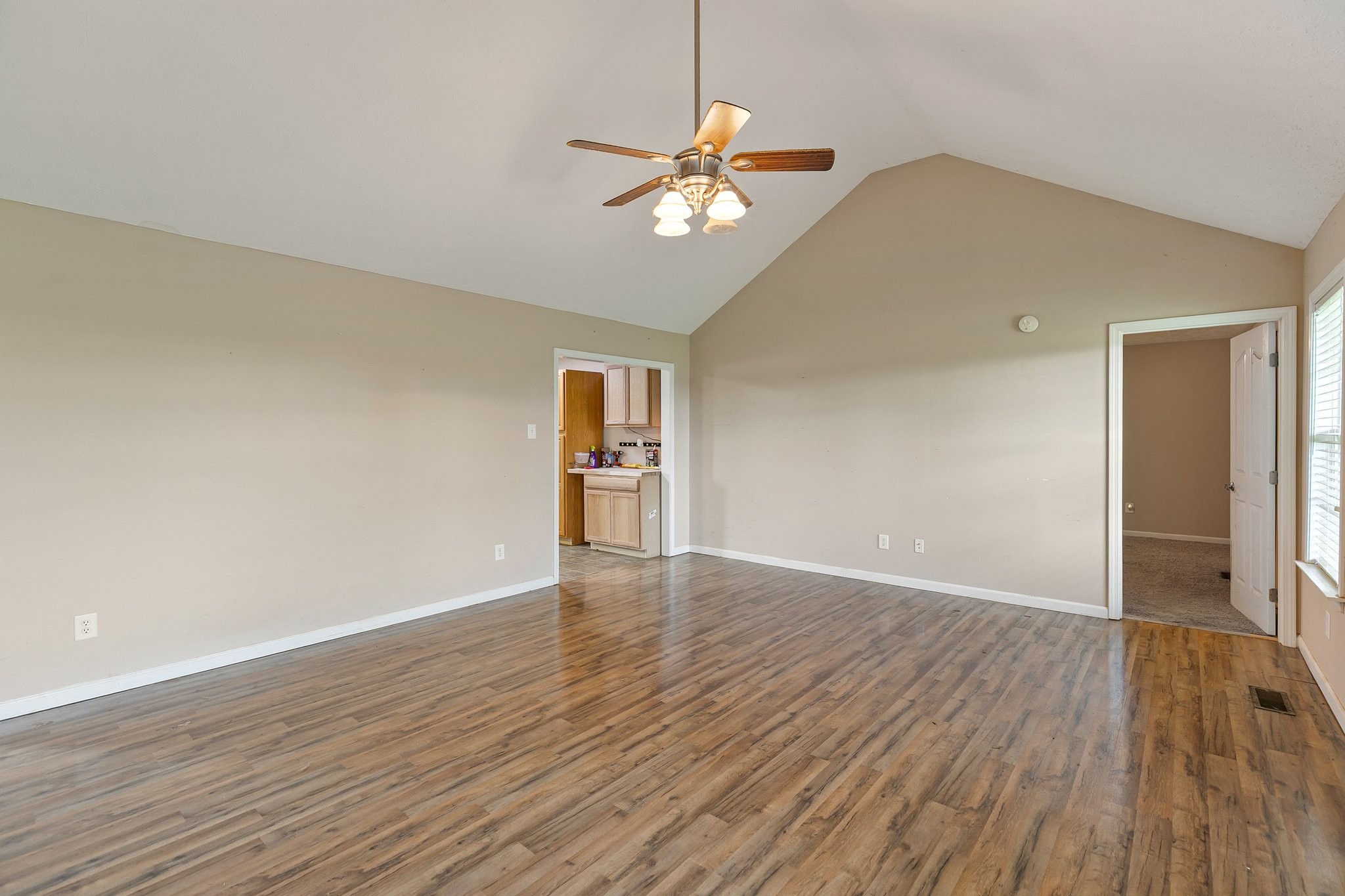 2405 Cason Ln