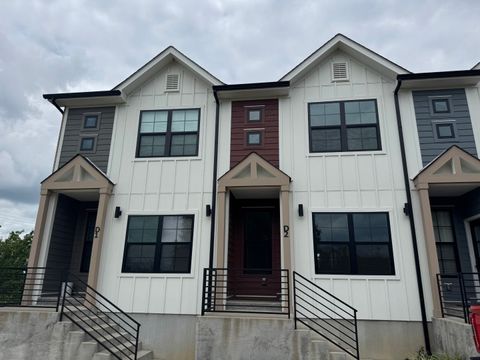 41 W High St D2 Clarksville TN 37040