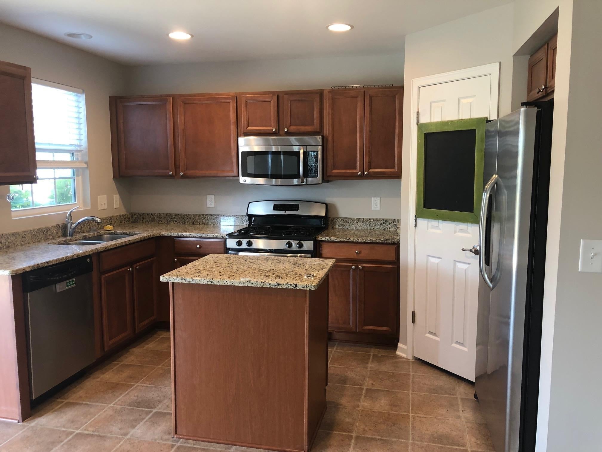 1233 Scarcroft