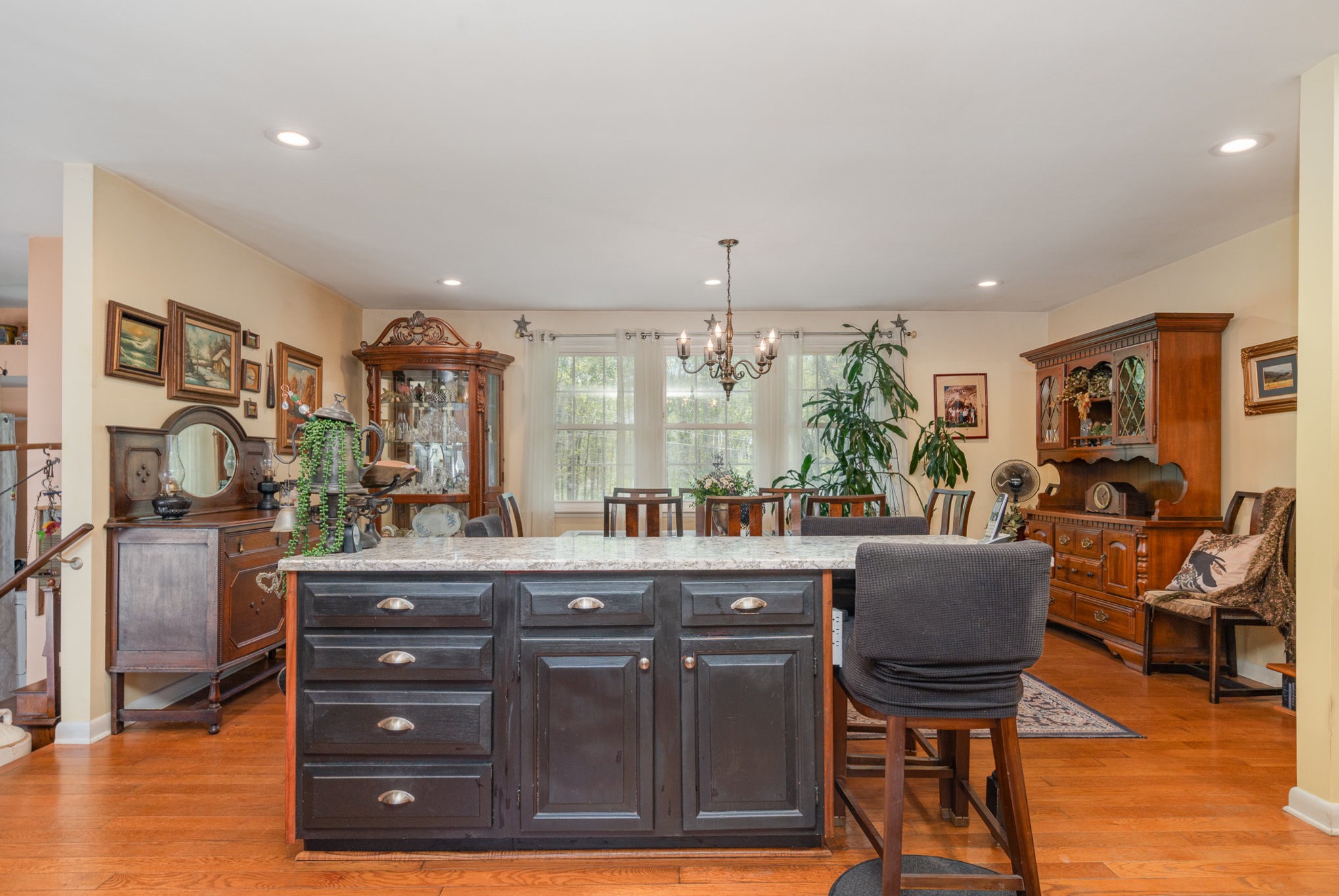 6598 Burkitt Rd