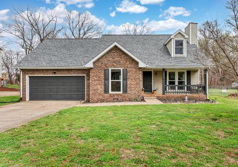 3526 Clearwater Dr Clarksville TN 37042