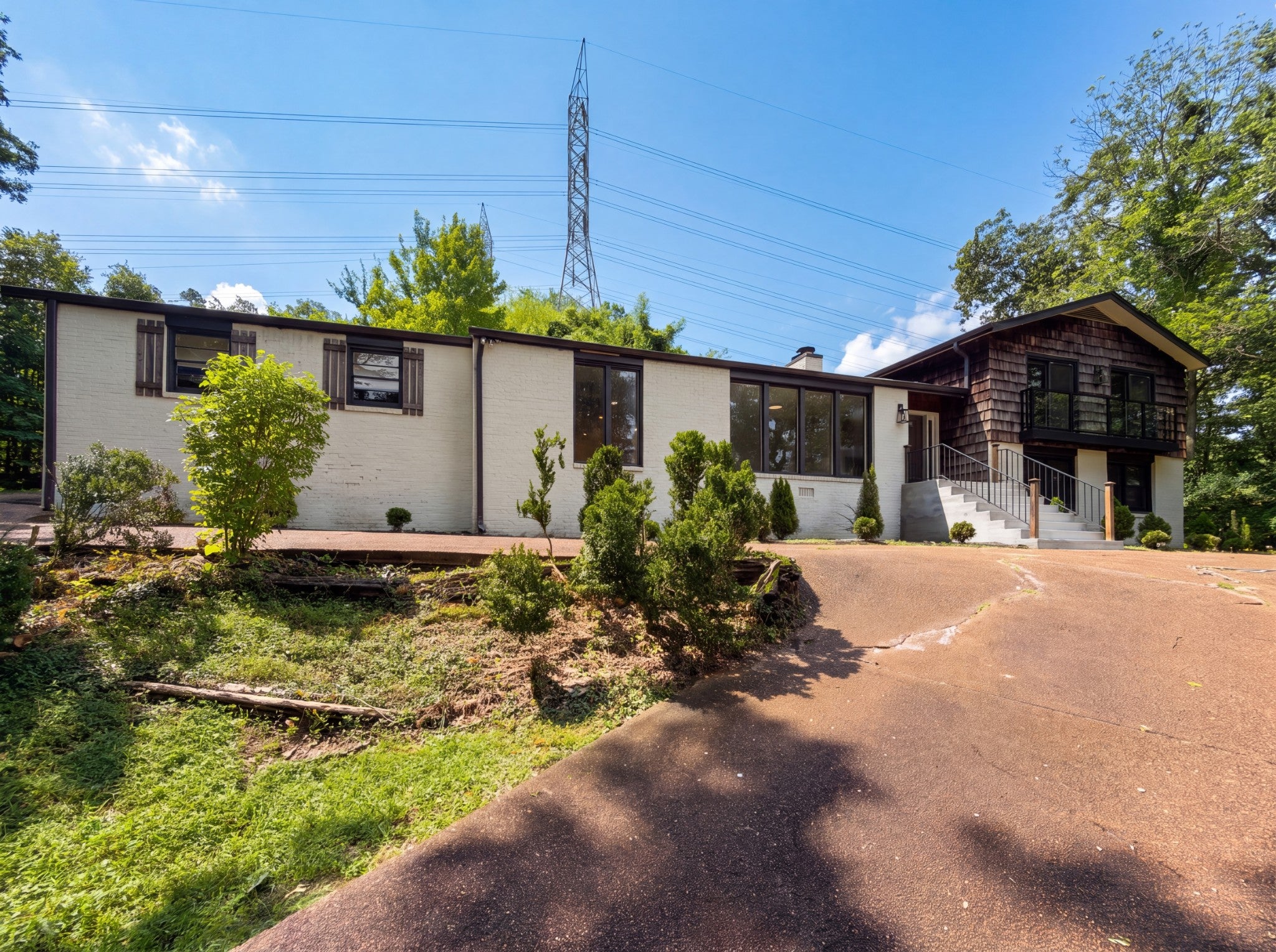 5-bed listing at 6112 Pinehurst Dr, Nashville