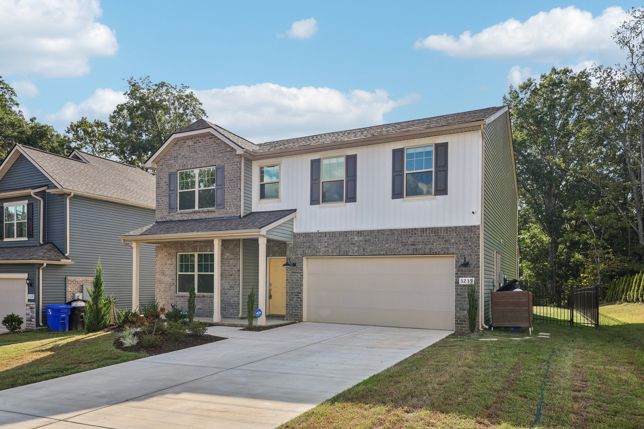 3239 Holiday Ln