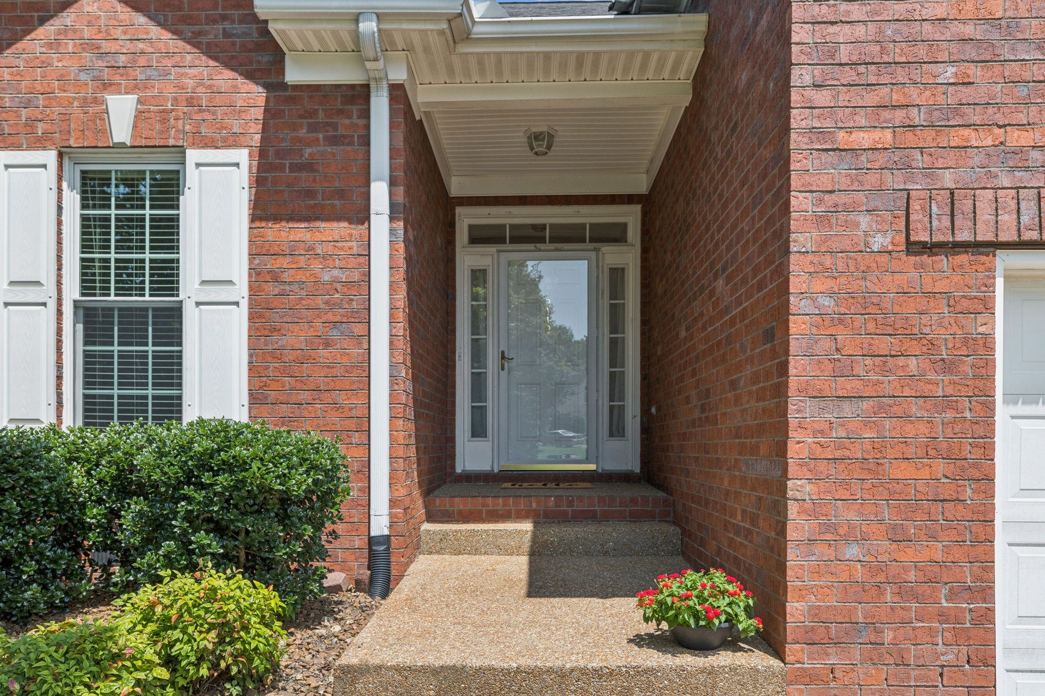 2112 Golden Oak Ln