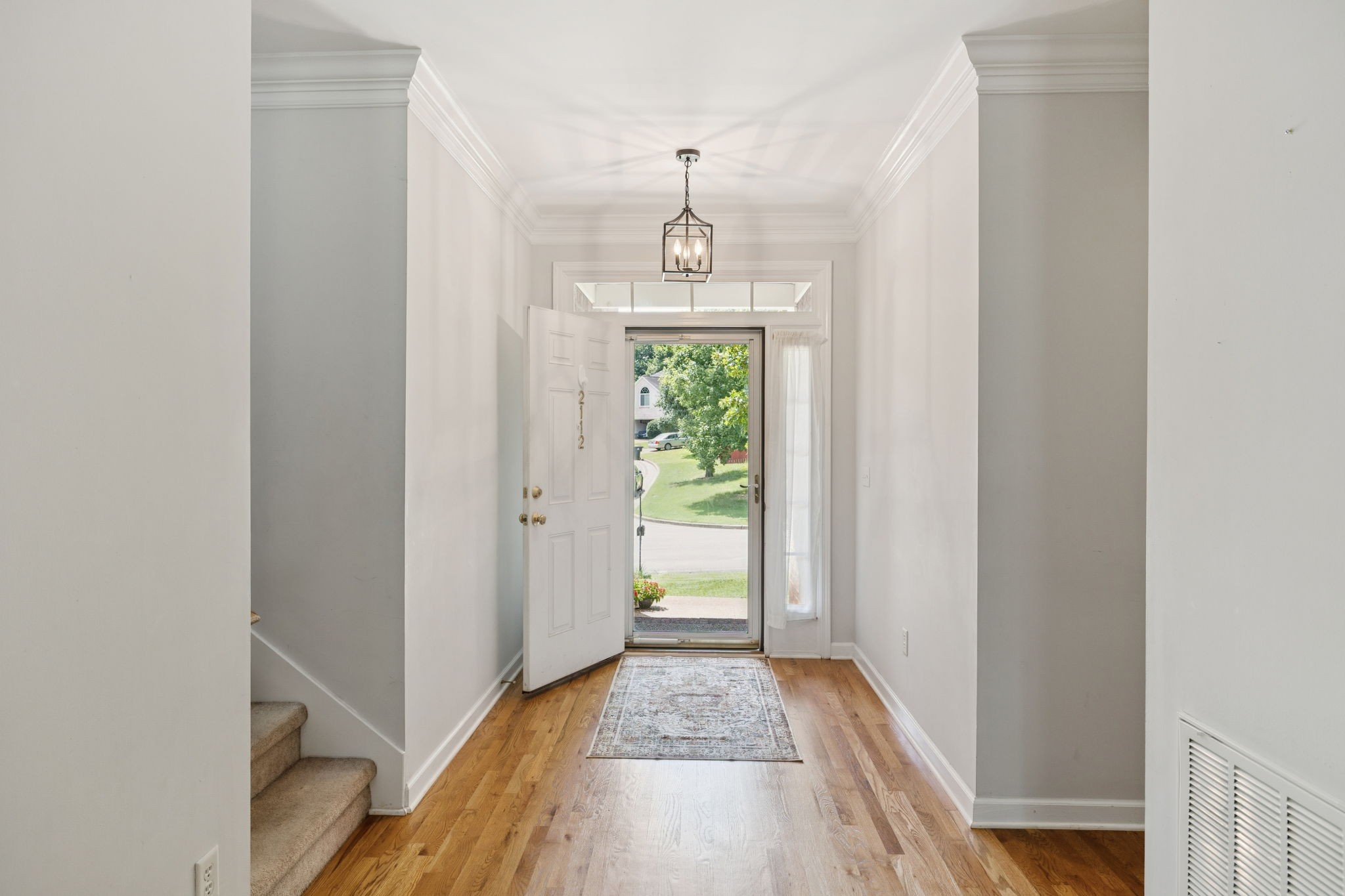 2112 Golden Oak Ln