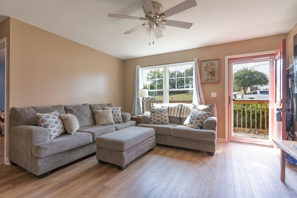 139 Apple Valley Ct NE