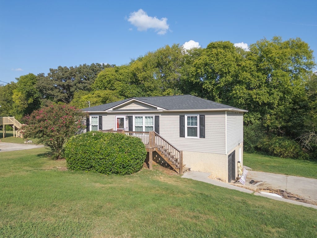 139 Apple Valley Ct NE